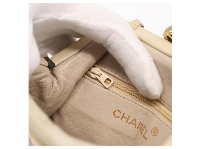 CHANEL Matelasse Chain Shoulder Bag Leather Ivory Gold CC - vista 22