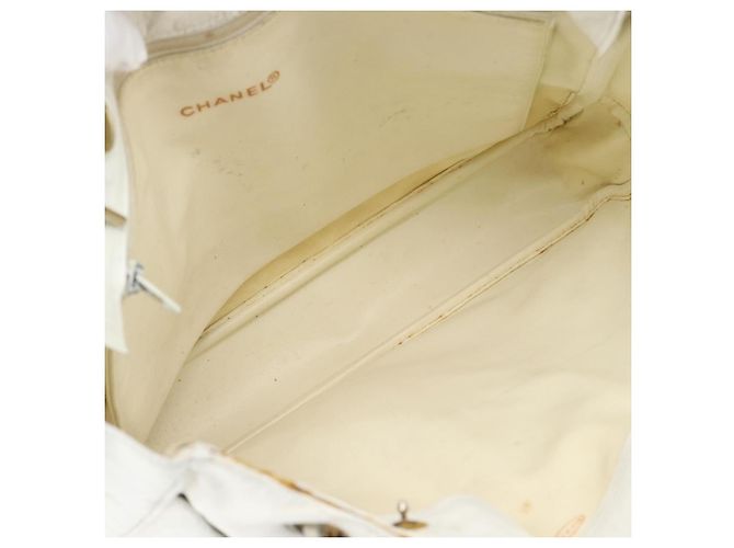 CHANEL Chain Shoulder Bag Leather White Gold CC - vista 18
