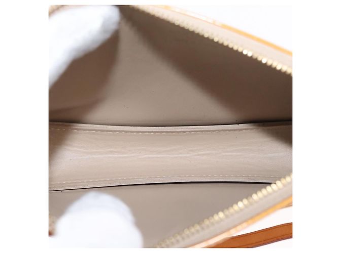 LOUIS VUITTON Monogram Vernis Lexington Pouch Beige M91010 LV - vista 11