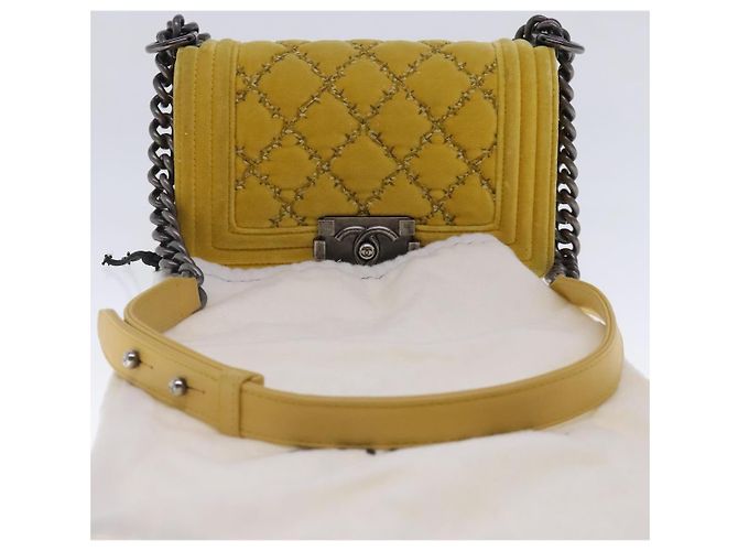 CHANEL Matelasse 20 Chain Boy Chanel Shoulder Bag Velor Yellow CC - vista 12