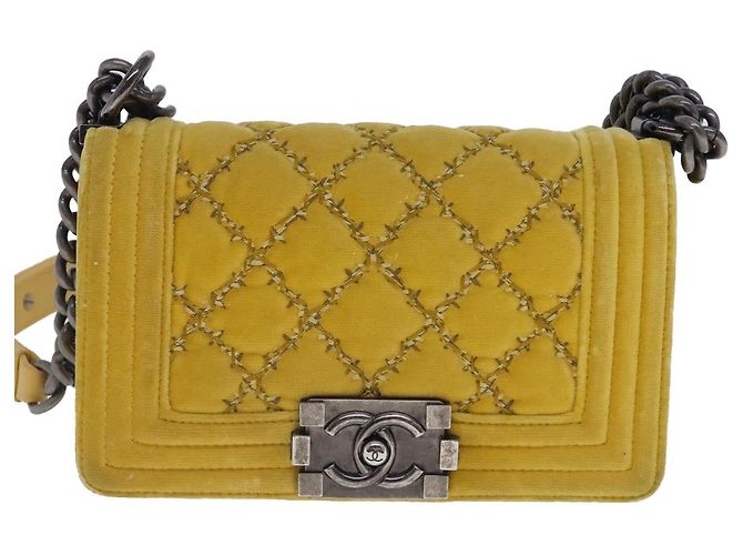 CHANEL Matelasse 20 Chain Boy Chanel Shoulder Bag Velor Yellow CC - vista 13