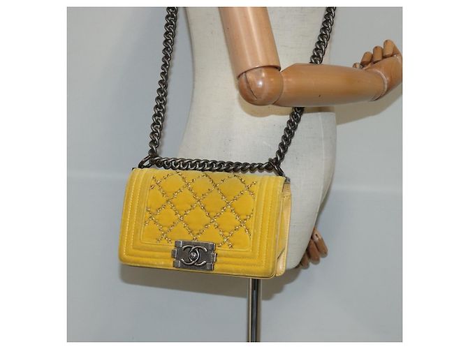 CHANEL Matelasse 20 Chain Boy Chanel Shoulder Bag Velor Yellow CC - vista 24