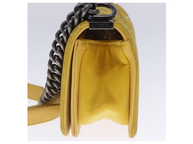 CHANEL Matelasse 20 Chain Boy Chanel Shoulder Bag Velor Yellow CC - vista 4