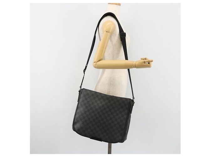 LOUIS VUITTON Damier Graphite Daniel MM Shoulder Bag N58029 LV - vista 25