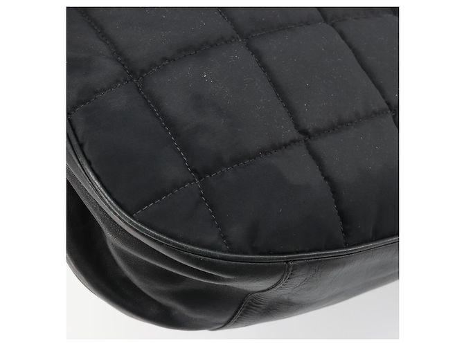 CHANEL Bolsa de Ombro Choco Bar com Corrente Nylon Preto Prata CC - vista 18
