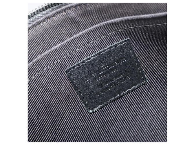 LOUIS VUITTON Monogram Eclipse Glaze Pochette Cosmos Black M63373 - vista 17