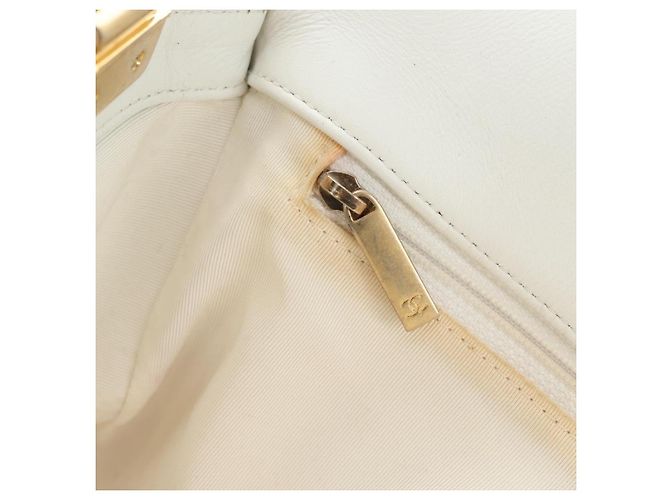 CHANEL Chain Boy Chanel Shoulder Bag Leather White Gold CC - vista 24