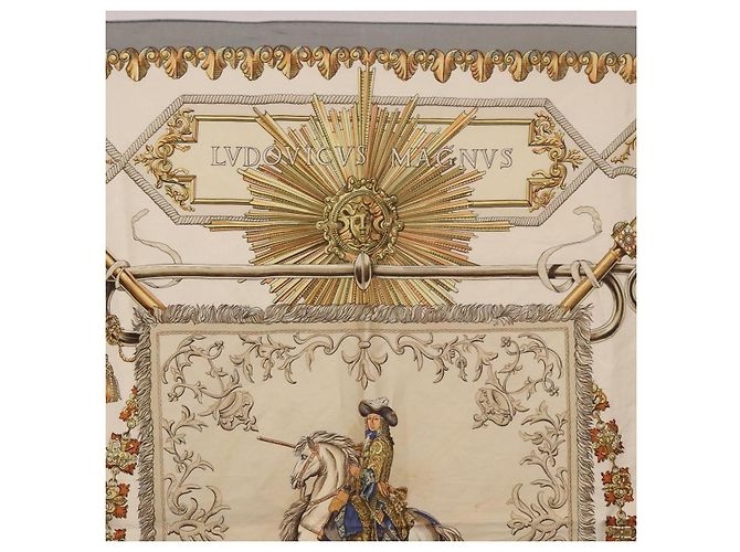 Hermès HERMES Carre 90 Lenço
LVDOVICVS MAGNVS
Seda Cinza - vista 3