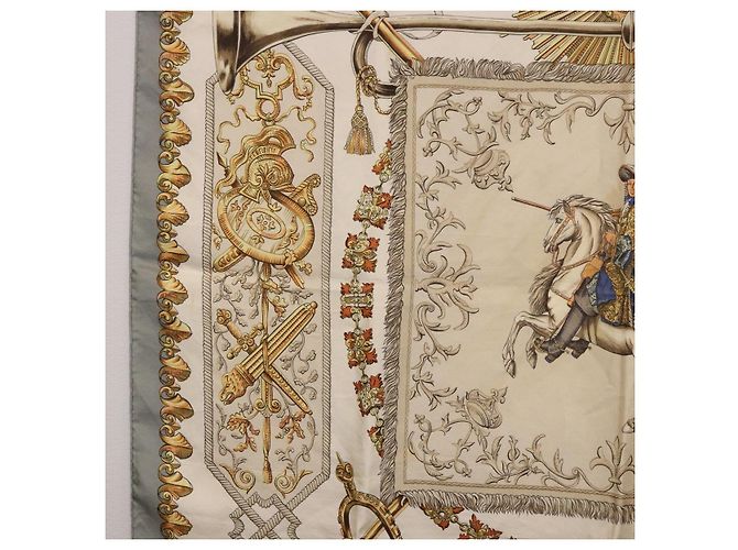 Hermès HERMES Carre 90 Lenço
LVDOVICVS MAGNVS
Seda Cinza - vista 5