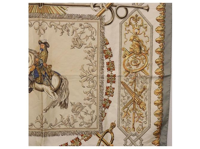 Hermès HERMES Carre 90 Lenço
LVDOVICVS MAGNVS
Seda Cinza - vista 7