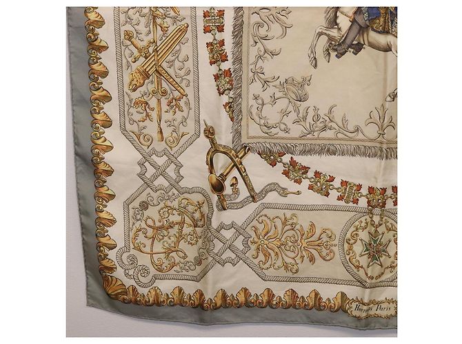 Hermès HERMES Carre 90 Lenço
LVDOVICVS MAGNVS
Seda Cinza - vista 8