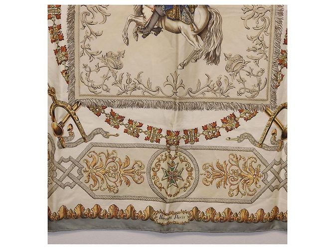 Hermès HERMES Carre 90 Lenço
LVDOVICVS MAGNVS
Seda Cinza - vista 9