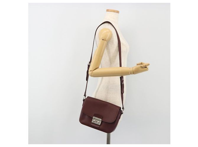 Miu Miu Shoulder Bag Leather Bordeaux Silver - vista 25
