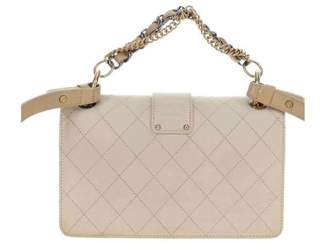 CHANEL Bolsa de Ombro Matelassé em Couro 2way Marfim Ouro Prata CC - vista 2