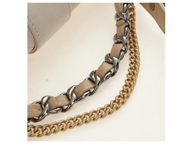 CHANEL Bolsa de Ombro Matelassé em Couro 2way Marfim Ouro Prata CC - vista 7