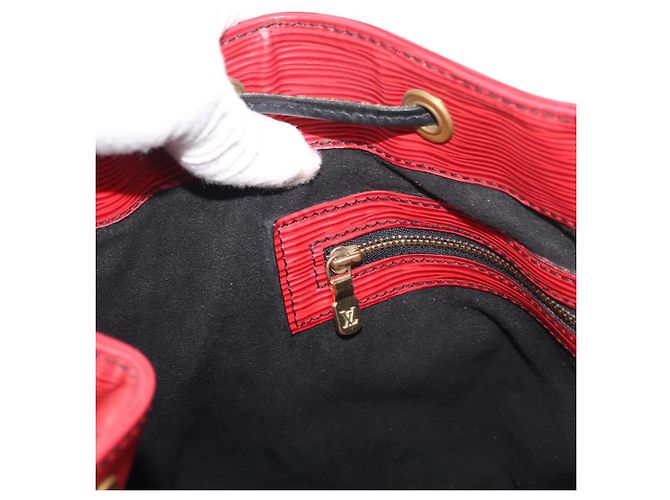 LOUIS VUITTON Epi Petit Noe Shoulder Bag Bicolor Black Red M44172 - vista 20