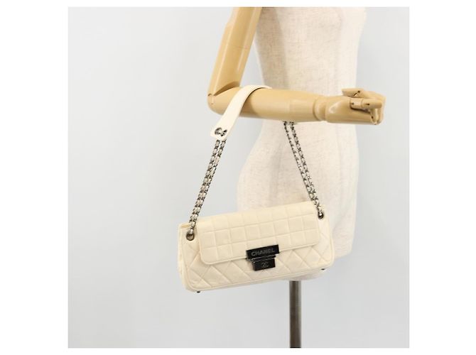 CHANEL Choco Bar Chain Shoulder Bag Lamb Skin White Silver CC - vista 25