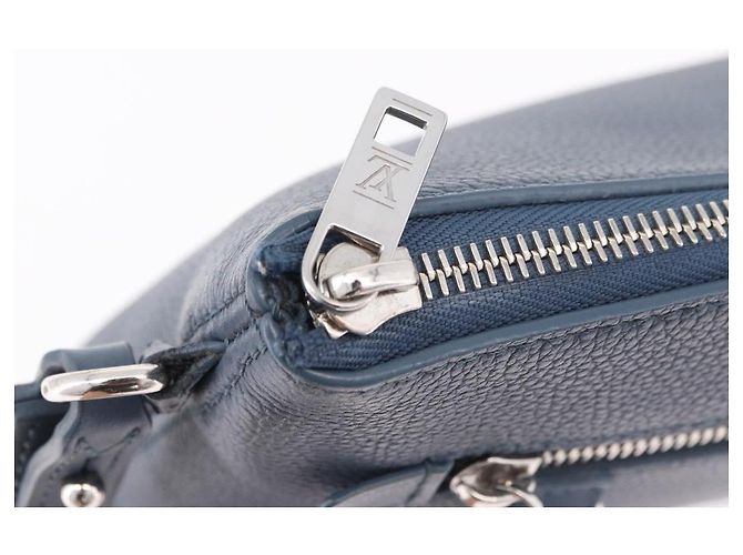 LOUIS VUITTON Takeoff Pouch Cowhide leather Blue Atlantic M82813 - vista 10