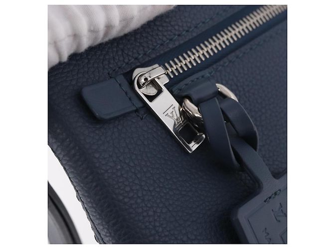 LOUIS VUITTON Takeoff Pouch Cowhide leather Blue Atlantic M82813 - vista 21