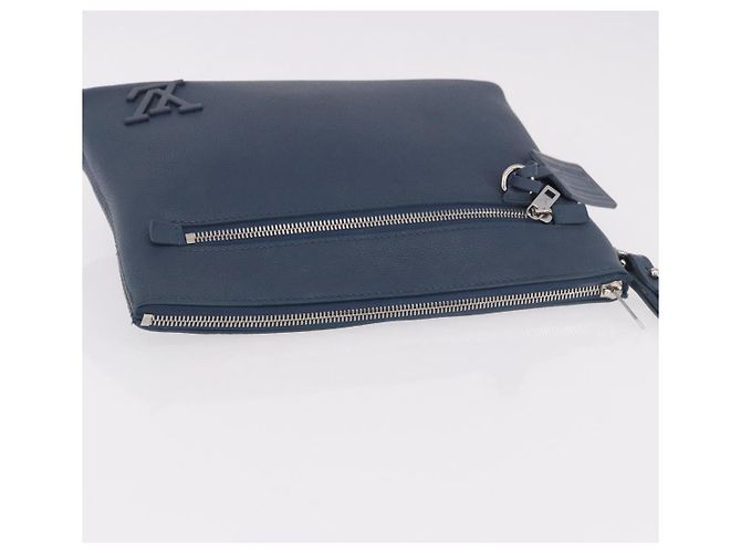 LOUIS VUITTON Takeoff Pouch Cowhide leather Blue Atlantic M82813 - vista 6