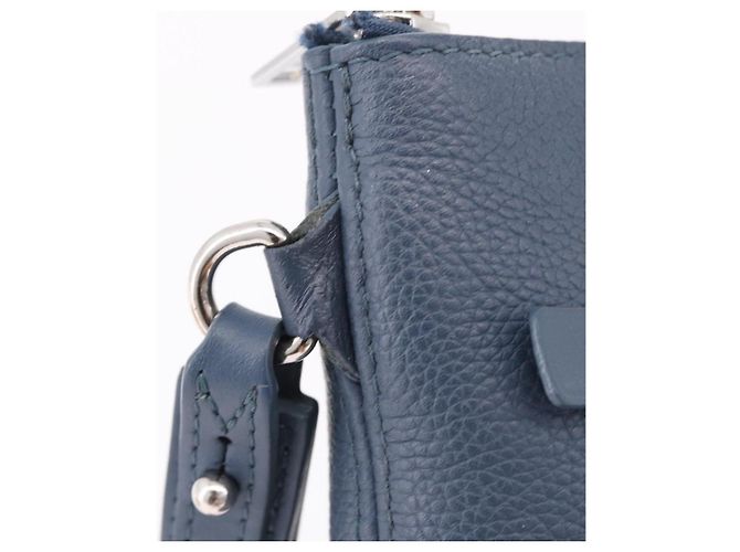 LOUIS VUITTON Takeoff Pouch Cowhide leather Blue Atlantic M82813 - vista 9