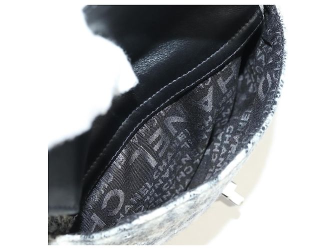 CHANEL Camelia 2.55 Chain Shoulder Bag Wool Tweed White Black CC - vista 19