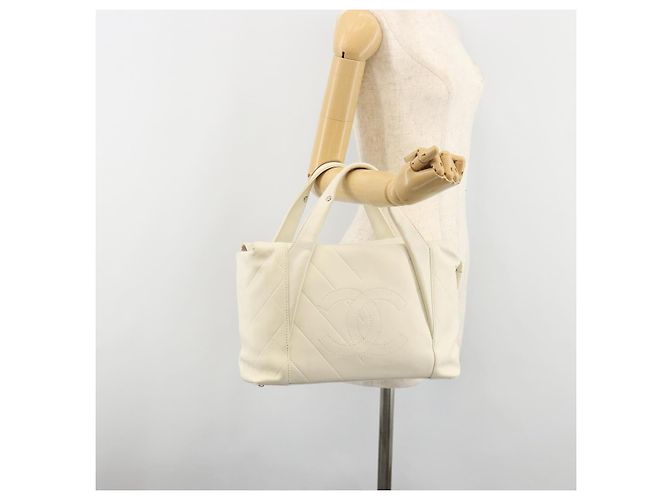 Borsa a mano CHANEL V Stitch in pelle di agnello bianca e argento con logo CC, codice BA13606V - vista 7