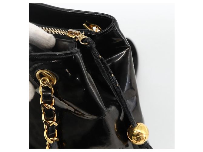 CHANEL Chain Tote Bag Patent Leather Black Gold CC - vista 18