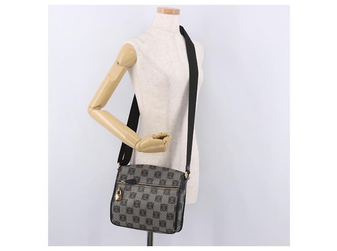 LOEWE Anagram Shoulder Bag PVC Gray Gold - vista 26