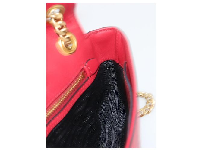 PRADA Chain Shoulder Bag Safiano Leather Red Gold - vista 22