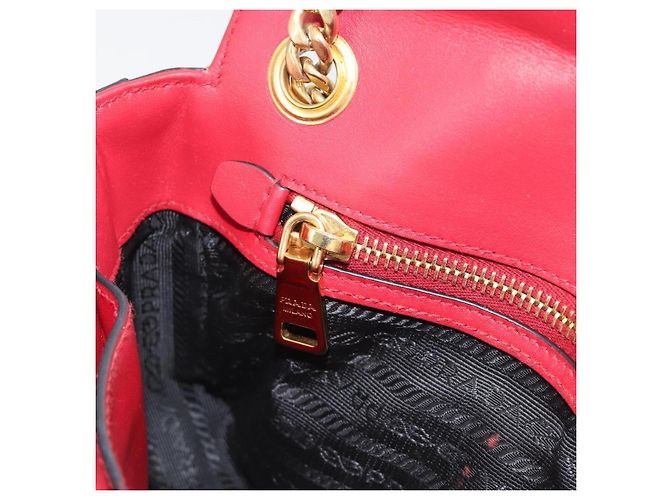 PRADA Chain Shoulder Bag Safiano Leather Red Gold - vista 24