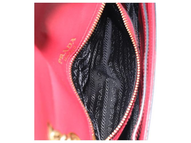 PRADA Chain Shoulder Bag Safiano Leather Red Gold - vista 25