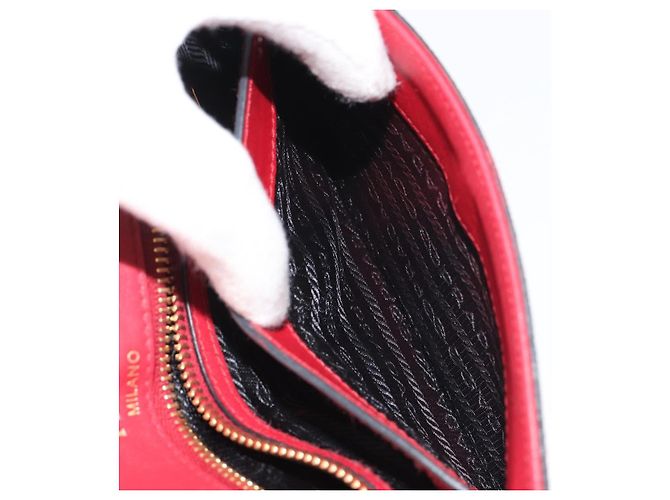 PRADA Chain Shoulder Bag Safiano Leather Red Gold - vista 26