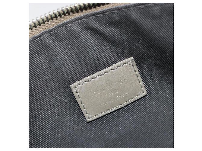 LOUIS VUITTON Takeoff Pouch Clutch Bag Leather Gray M81735 LV - vista 10