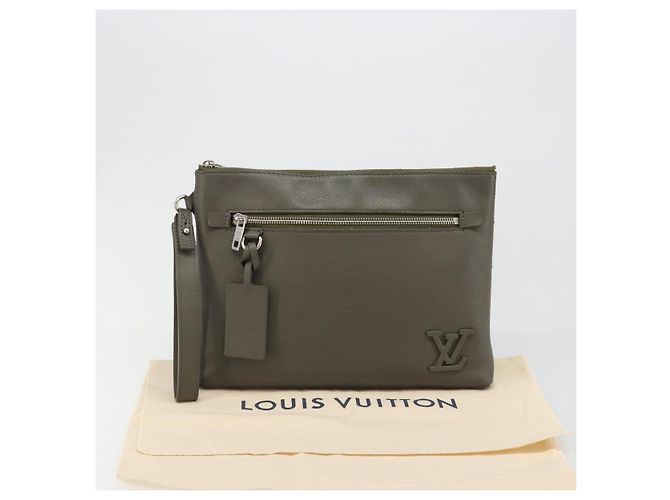 LOUIS VUITTON Takeoff Pouch Clutch Bag Leather Gray M81735 LV - vista 12