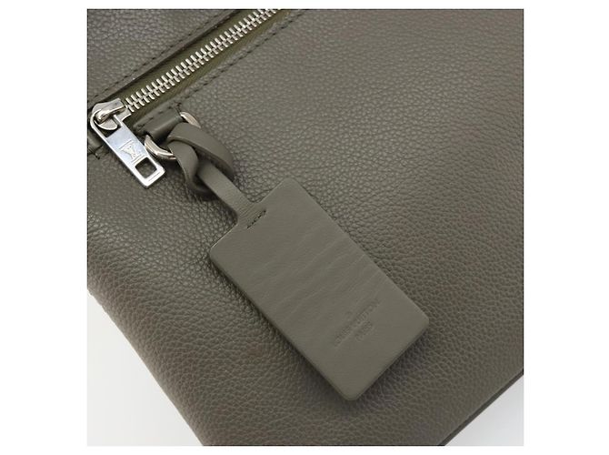 LOUIS VUITTON Takeoff Pouch Clutch Bag Leather Gray M81735 LV - vista 17