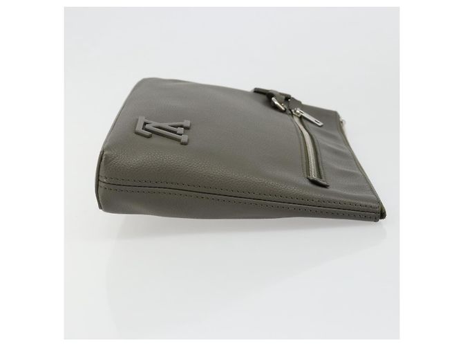 LOUIS VUITTON Takeoff Pouch Clutch Bag Leather Gray M81735 LV - vista 3