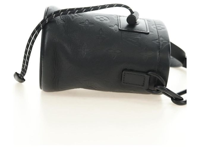LOUIS VUITTON Monogram Shadow Chalk Nanobag Bag Black M44628 LV - vista 4
