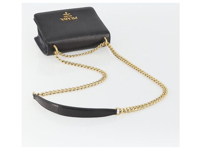 PRADA Chain Shoulder Bag Saffiano Leather Black Gold - vista 8