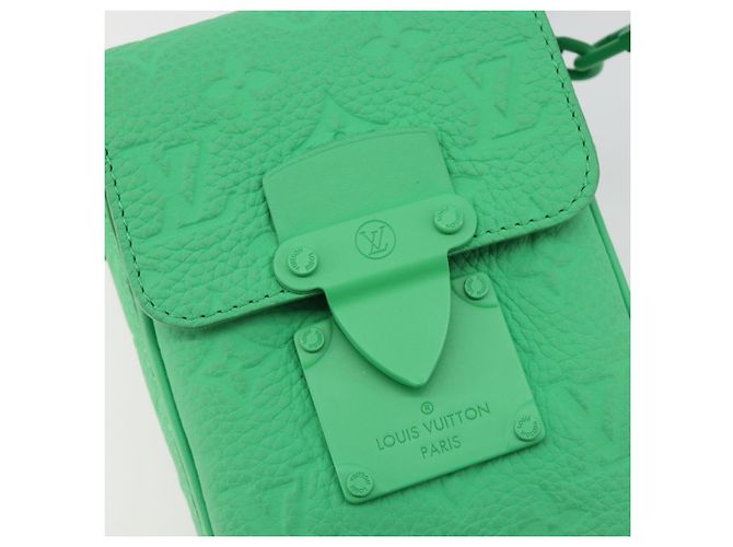LOUIS VUITTON Lock Vertical Wearable Wallet M81525 - vista 18