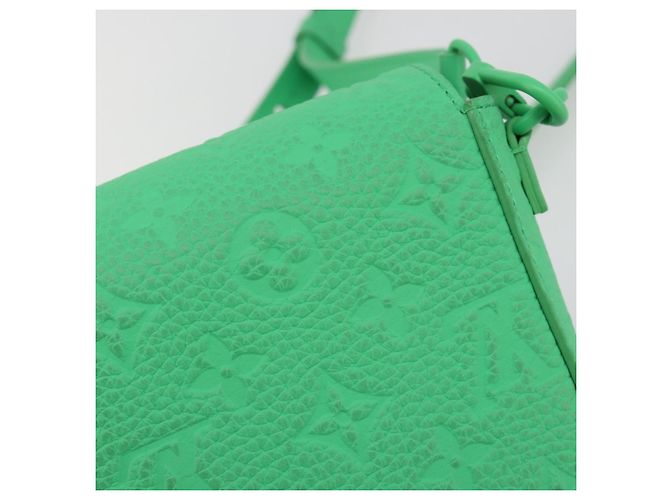LOUIS VUITTON Lock Vertical Wearable Wallet M81525 - vista 9