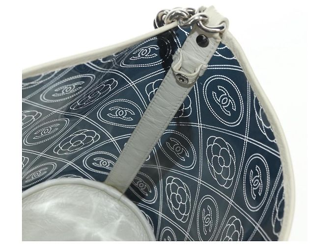CHANEL Camelia Chain Shoulder Bag Vinyl Blue Silver CC - vista 19