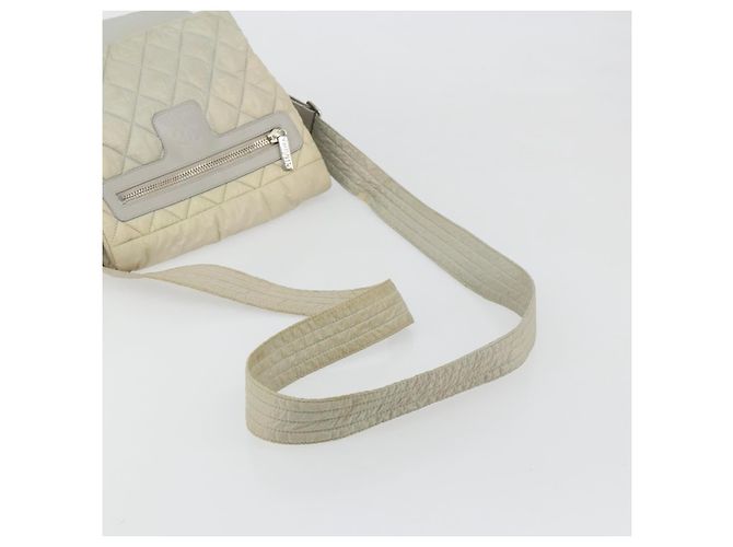 CHANEL Bolso de Hombro Cococoon Nylon Gris Plata CC - vista 7