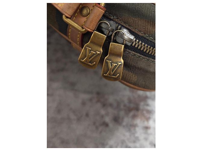 Louis Vuitton x Supreme Borsa Monogram Camouflage Kaki Cachi - vista 10