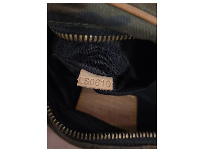 Louis Vuitton x Supreme Borsa Monogram Camouflage Kaki Cachi - vista 14