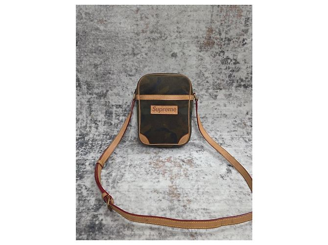 Louis Vuitton x Supreme Borsa Monogram Camouflage Kaki Cachi - vista 2