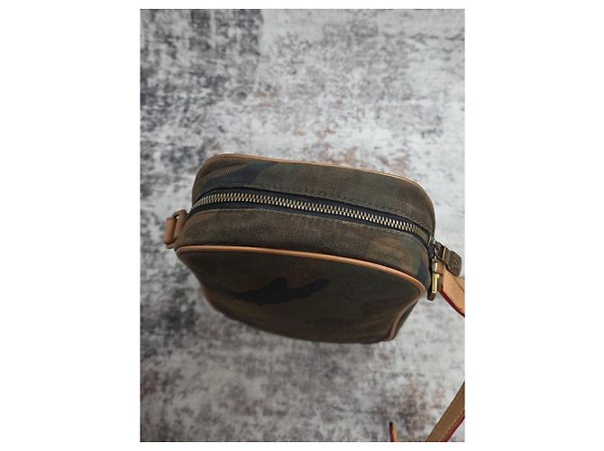 Louis Vuitton x Supreme Borsa Monogram Camouflage Kaki Cachi - vista 4