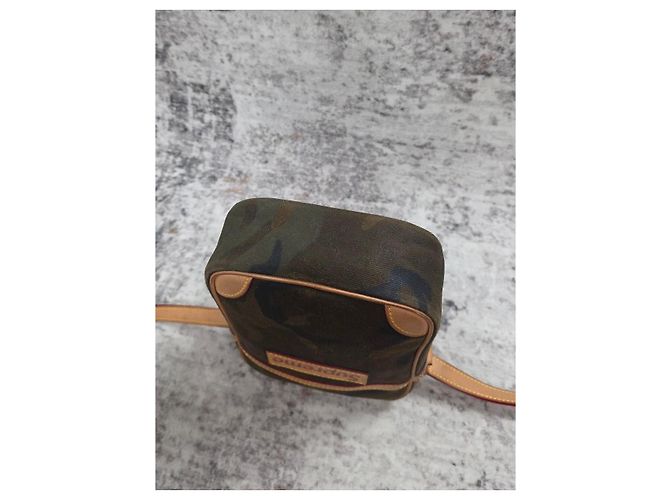 Louis Vuitton x Supreme Borsa Monogram Camouflage Kaki Cachi - vista 6