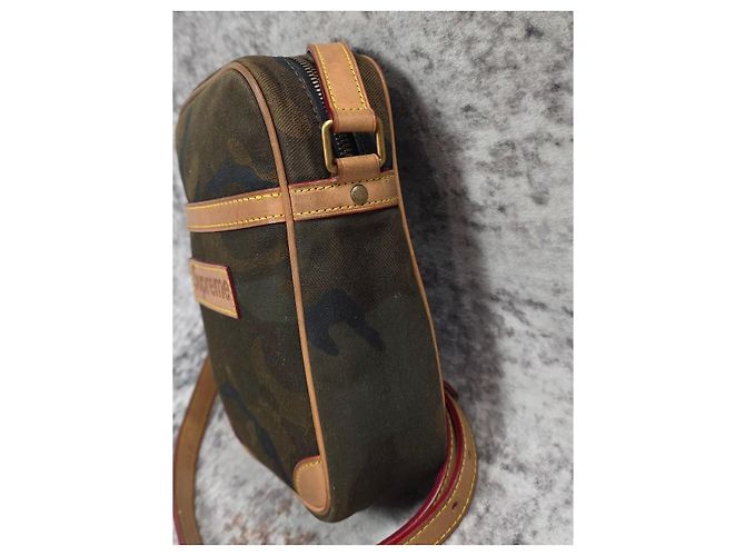 Louis Vuitton x Supreme Borsa Monogram Camouflage Kaki Cachi - vista 7
