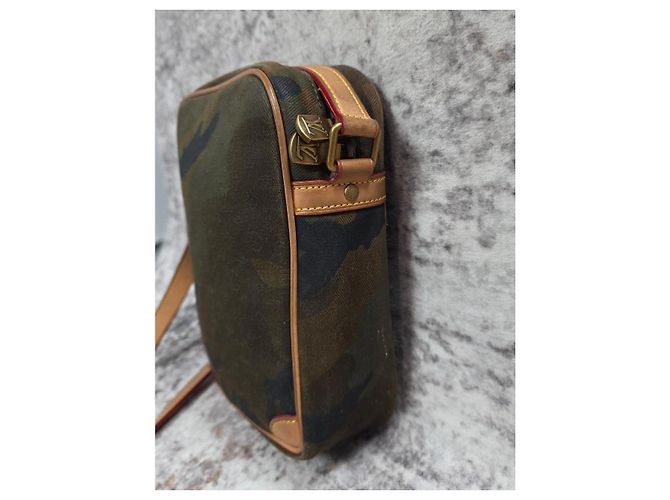 Louis Vuitton x Supreme Borsa Monogram Camouflage Kaki Cachi - vista 8